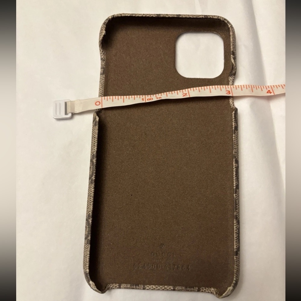 Authentic Gucci Beige GG with Apple design.  Designer iPhone Case iPhone 11 Pro - Picture 9 of 12